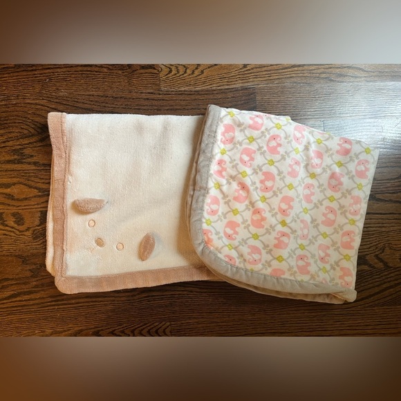 Carters bundle of 2 Blankets elephants / dog print - Picture 1 of 10